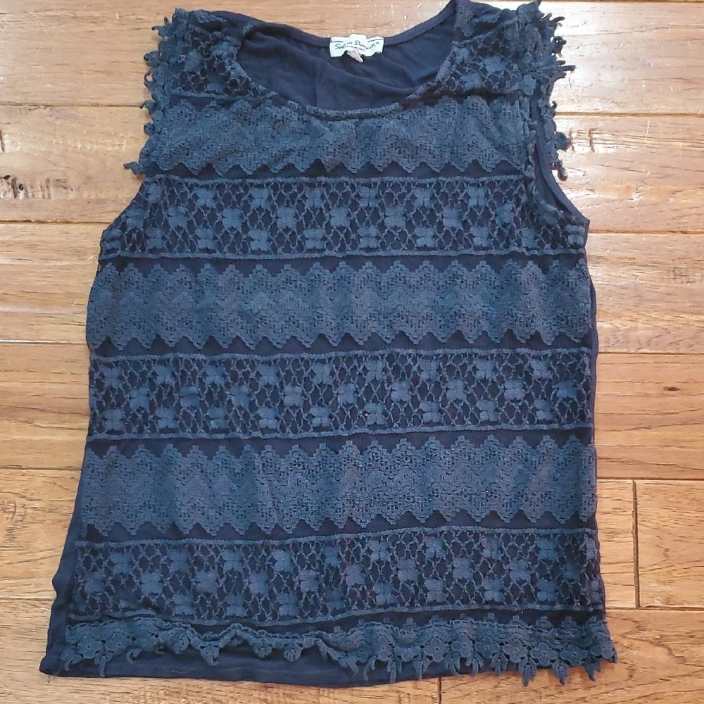 Sabrina Diamanti Navy Lace Sleeveless Top